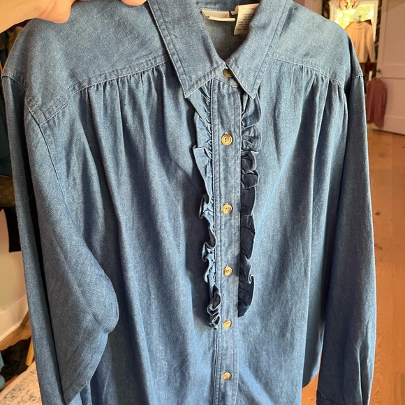Feminine Denim Blouse - Picture 6 of 9